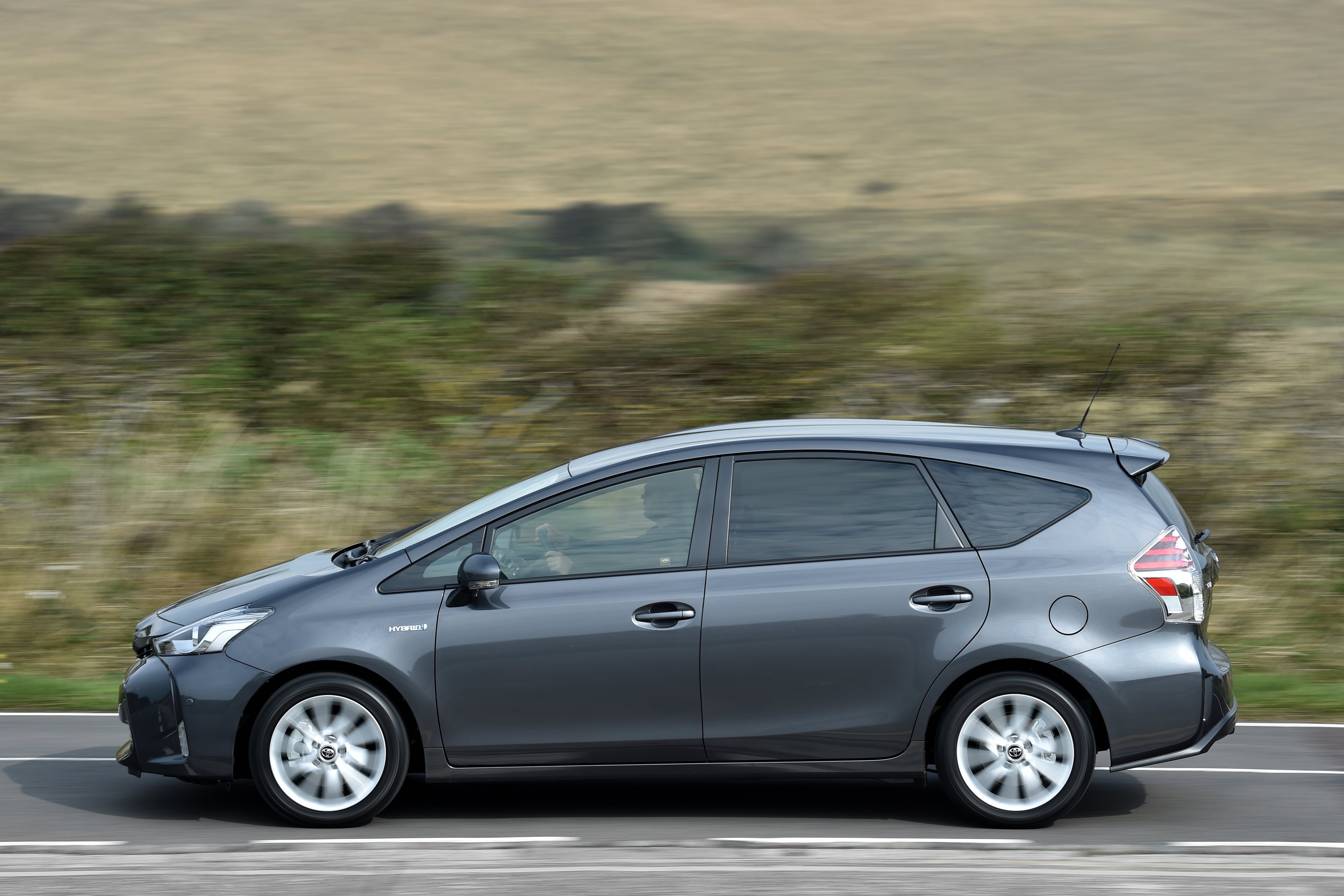 Toyota prius plus plug deals in hybrid 2020